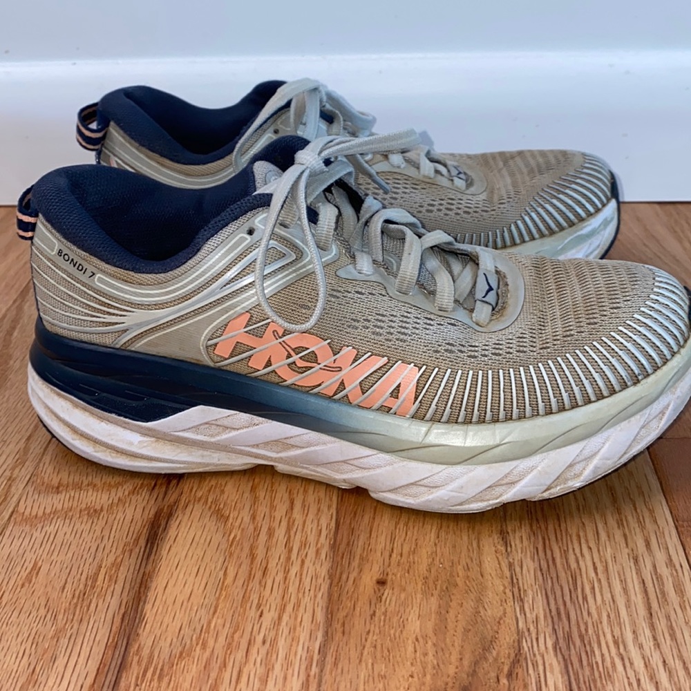 HOKA ONE WOMENS BONDI 7 SIZE 5.5 GRAY AND NAVY BLUE SUPPORTIVE RUNNING SNEAKERS